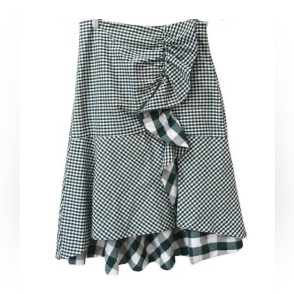 Zara gingham green skirt with a intricate design.